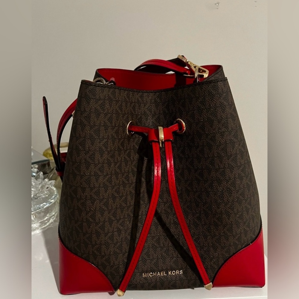 Michael Kors Mercer Gallery Convertible Bucket Shoulder Bag